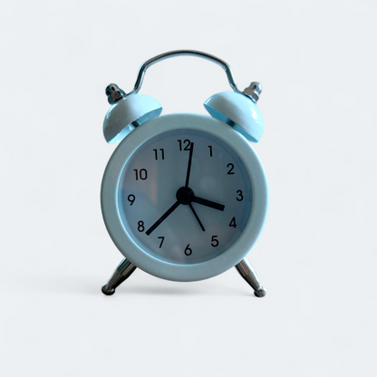 Mini Classic Silent Analog Alarm Clock – Quartz Bedside Table Clock with Clear Dial & Metal Stand for Bedroom, Study Desk & Kids Room